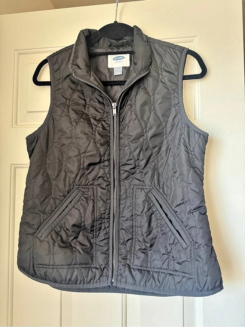 Old Navy Quilted Vest in Black Size Small Like New
